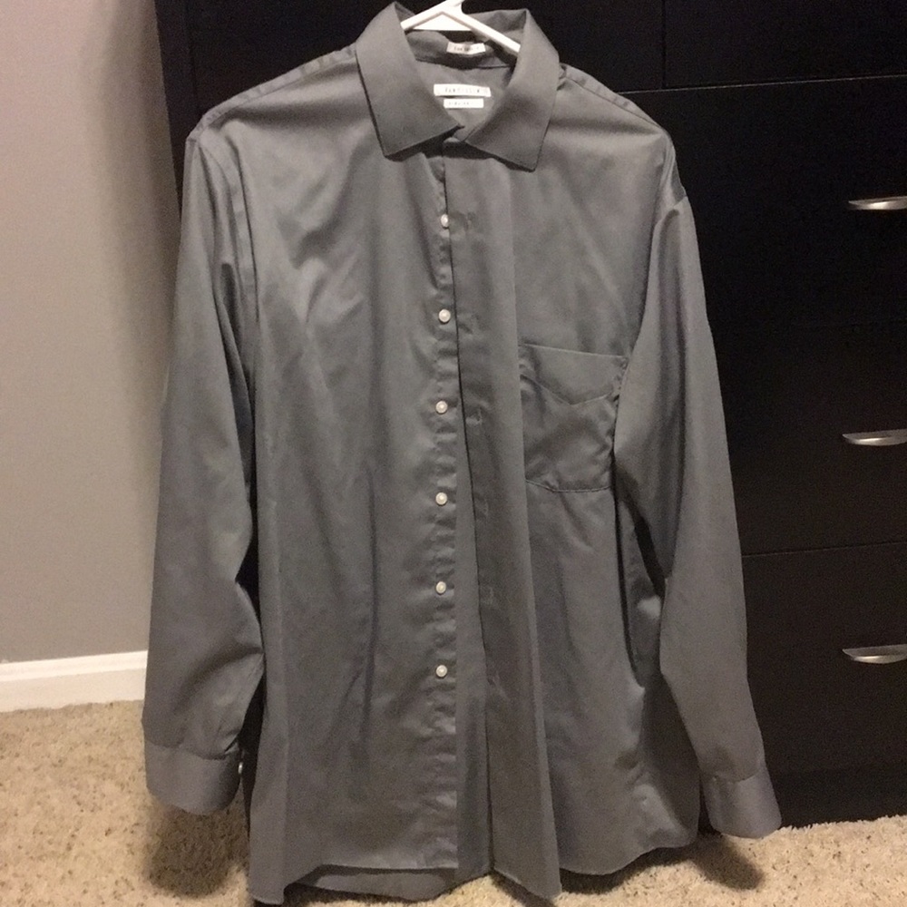 Men’s van heusen dress shirt gray